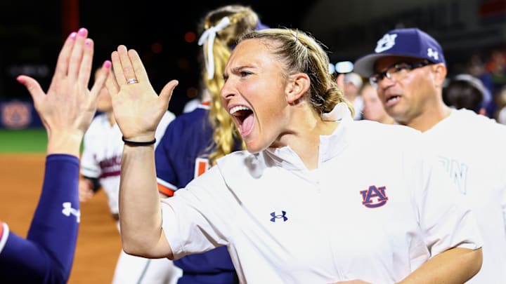 Co-Head Coach Kate Malveaux and Auburn Tigers softball signed a Top 15 recruiting class according to Softball America. 