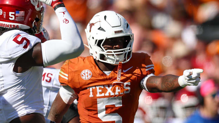 Texas Longhorns running back Quintrevion Wisner reacts in front of Oklahoma Sooners linebacker Kendal Daniels during the game at the Cotton Bowl.