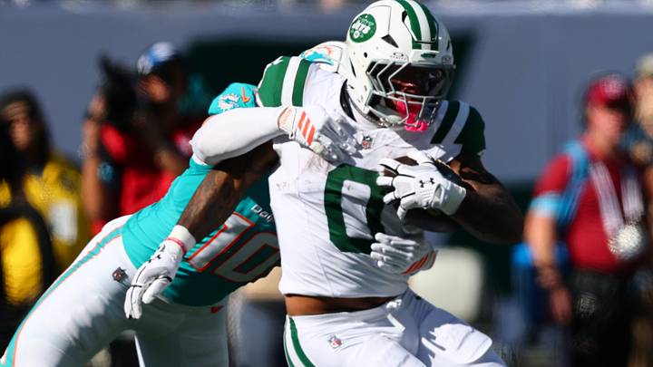 Sports Illustrated's Nick Faria breaks down his biggest takeaways after the Jets disappointingly dropped a winnable game vs. the rival Dolphins in Week 7. 