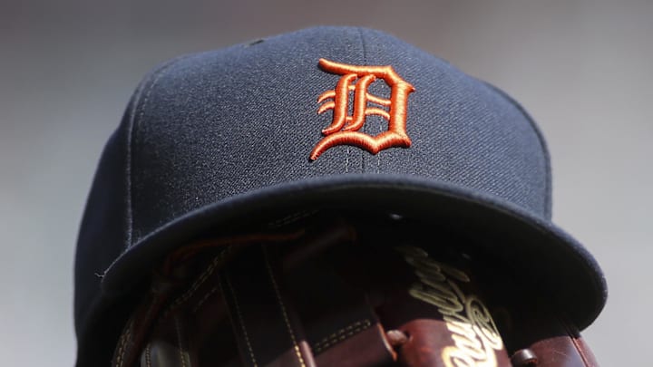 Detroit Tigers hat and glove