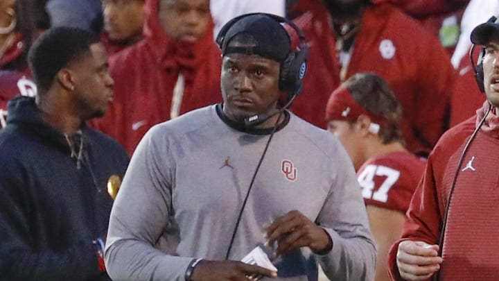 Roy Manning has had stops at Michigan, Cincinnati, Washington State, UCLA, Oklahoma, USC, and San Diego State. Roy Manning has had stops at Michigan, Cincinnati, Washington State, UCLA, Oklahoma, USC, and San Diego State.