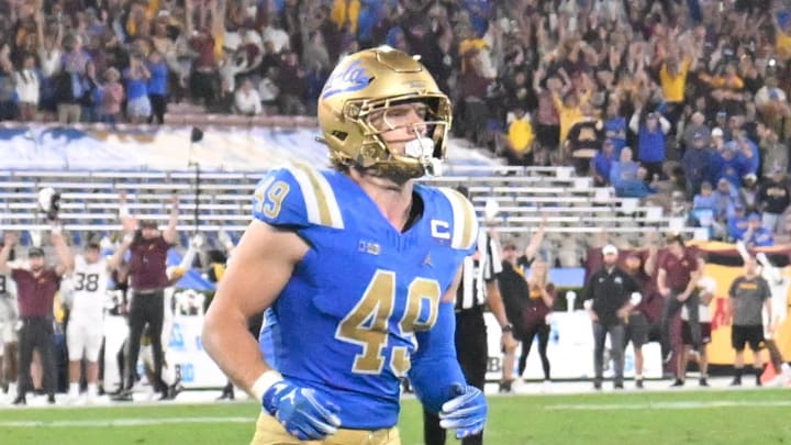 Oct 12, 2024; Pasadena, California, USA; Minnesota Golden Gophers running back Darius Taylor (1) scores the game-winning touchdown against UCLA Bruins linebacker Carson Schwesinger (49) at Rose Bowl. Mandatory Credit: Robert Hanashiro-Imagn Images Oct 12, 2024; Pasadena, California, USA; Minnesota Golden Gophers running back Darius Taylor (1) scores the game-winning touchdown against UCLA Bruins linebacker Carson Schwesinger (49) at Rose Bowl. Mandatory Credit: Robert Hanashiro-Imagn Images
