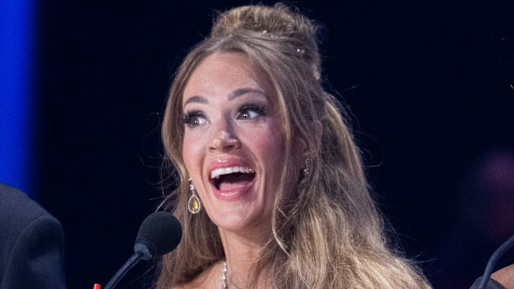 AMERICAN IDOL - CARRIE UNDERWOOD, JENNIFER HUDSON 