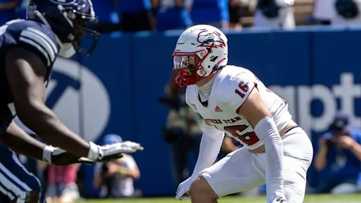 Former Southern Utah linebacker Trent Whalen lines up on defense during 2024 season. He signed with the Arkansas Razorbacks on April 19, 2025, after re-entering the transfer portal two weeks ago. Former Southern Utah linebacker Trent Whalen lines up on defense during 2024 season. He signed with the Arkansas Razorbacks on April 19, 2025, after re-entering the transfer portal two weeks ago.
