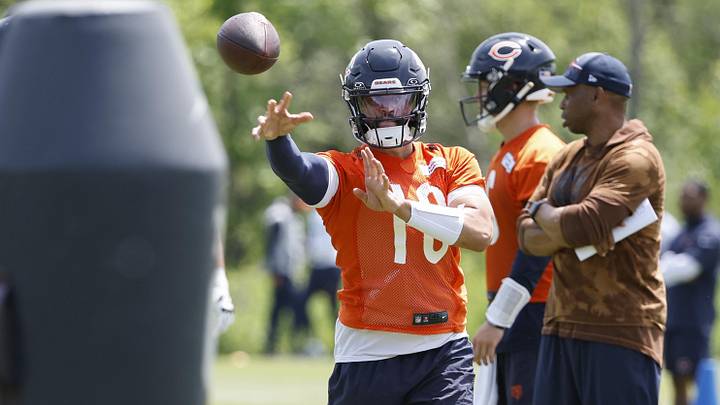 Caleb Williams throws last offseason. His familiarity with Ben Johnson's attack is being cited as a reason for better accuracy. Caleb Williams throws last offseason. His familiarity with Ben Johnson's attack is being cited as a reason for better accuracy.