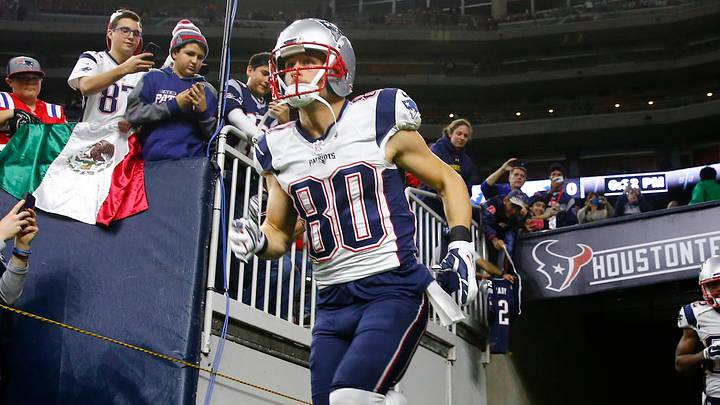 Dec 13, 2015; Houston, TX, USA; New England Patriots wide receiver Danny Amendola (80) runs onto the field before the game against the Houston Texans at NRG Stadium. Mandatory Credit: Kevin Jairaj-USA TODAY Sports Dec 13, 2015; Houston, TX, USA; New England Patriots wide receiver Danny Amendola (80) runs onto the field before the game against the Houston Texans at NRG Stadium. Mandatory Credit: Kevin Jairaj-USA TODAY Sports