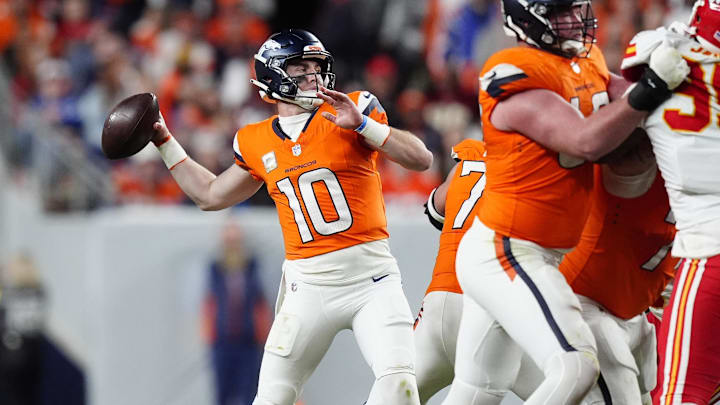 Bo Nix and the Broncos are atop the AFC playoff standings at 9–2.