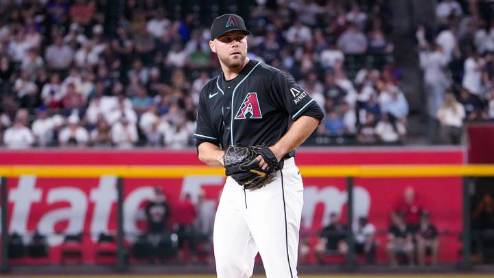 Sep 20, 2026; Phoenix, Arizona, USA; Arizona Diamondbacks pitcher Corbin Burnes (39) readies for a pitch during the first inning against the New York Yankees at Chase Field. Mandatory Credit: Arianna Grainey-Imagn Images