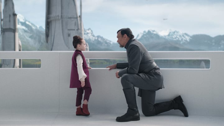 (L-R): Princess Leia Organa (Vivien Lyra Blair) and Senator Bail Organa (Jimmy Smits) in Lucasfilm's OBI-WAN KENOBI, exclusively on Disney+. © 2022 Lucasfilm Ltd. & ™. All Rights Reserved.