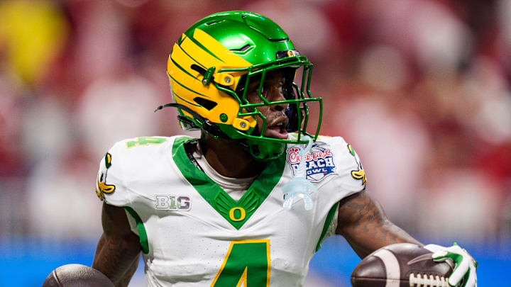 Oregon wide receiver Malik Benson warms up as the Oregon Ducks face the Indiana Hoosiers in the Peach Bowl on Jan. 9, 2026, at Mercedes-Benz Stadium in Atlanta, Georgia.