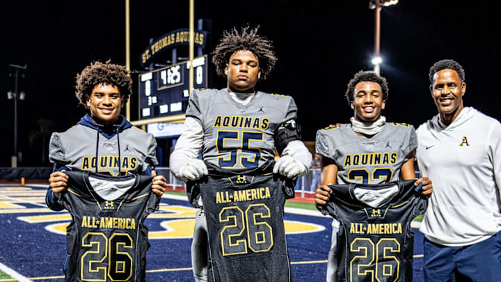 Mark Matthews (center) poses with fellow Under Armour All-American teammates. 