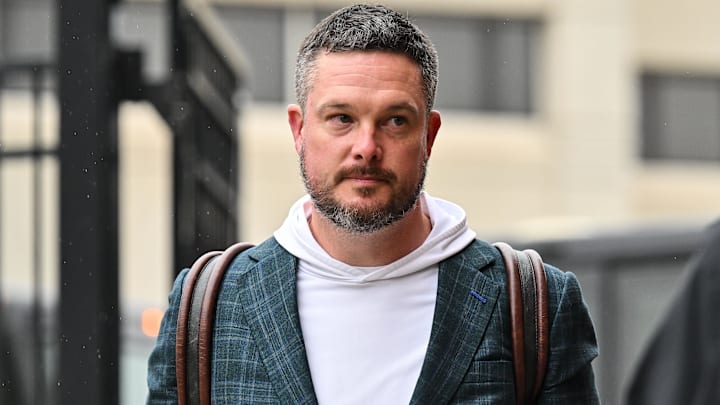 Nov 8, 2025; Iowa City, Iowa, USA; Oregon Ducks head coach Dan Lanning enters Kinnick Stadium before the game against the Iowa Hawkeyes. Mandatory Credit: Jeffrey Becker-Imagn Images Nov 8, 2025; Iowa City, Iowa, USA; Oregon Ducks head coach Dan Lanning enters Kinnick Stadium before the game against the Iowa Hawkeyes. Mandatory Credit: Jeffrey Becker-Imagn Images