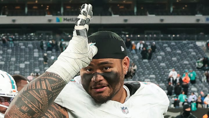 Miami Dolphins guard Jonah Savaiinaea Miami Dolphins guard Jonah Savaiinaea