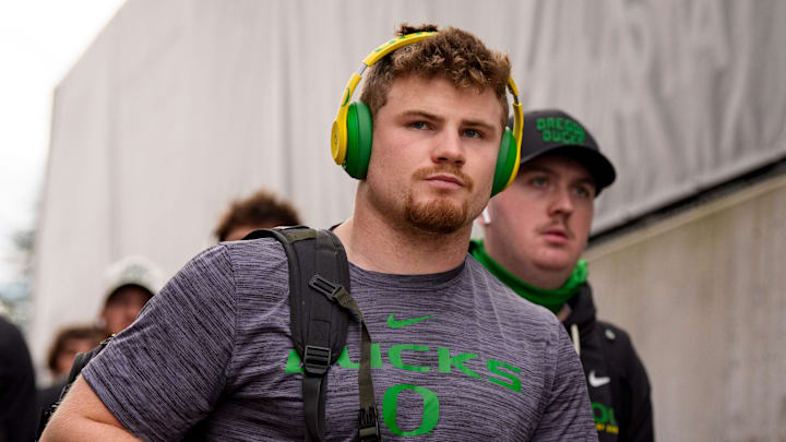 Oregon inside linebacker Bryce Boettcher arrives at the field as the Oregon Ducks take on the Washington Huskies on Nov. 29, 2025, at Husky Stadium in Seattle, Washington.