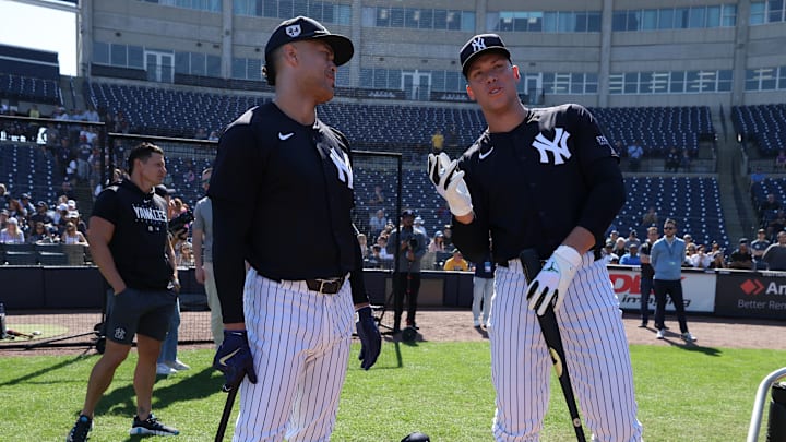 Aaron Judge entrena en primera base en el Spring Training 