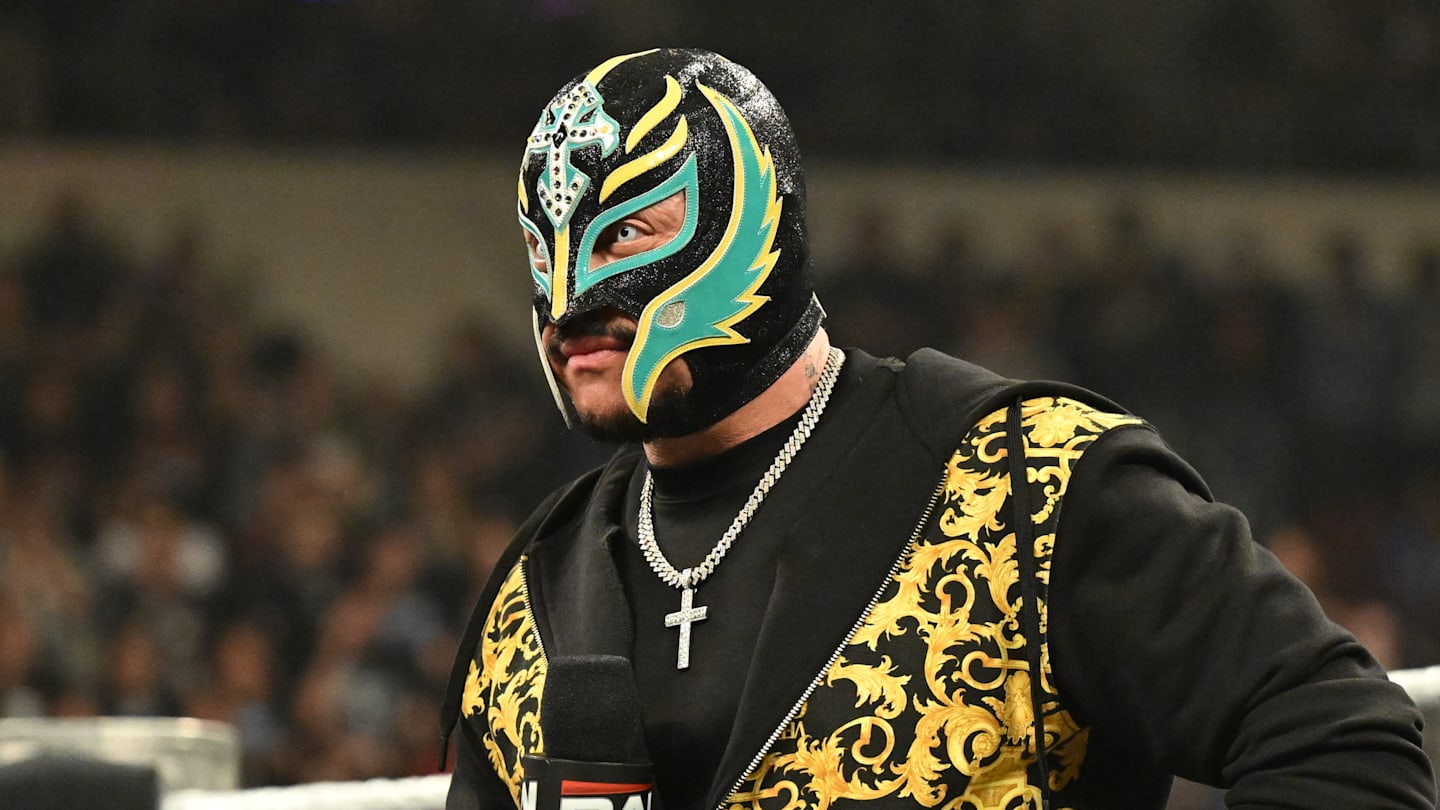 Rey Mysterio Discusses His Responsibility to Lucha Libre, Makes Major Announcement (Exclusive)