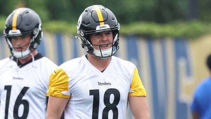 Jun 9, 2026; Pittsburgh, PA, USA;  Pittsburgh Steelers quarterbacks Drew Allar (16) and Will Howard (18) participate in drills during Minicamp at UPMC Rooney Sports Complex. Mandatory Credit: Charles LeClaire-Imagn Images