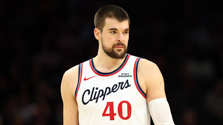 Former Los Angeles Clippers center Ivica Zubac (40) against the Phoenix Suns at Mortgage Matchup Center. Former Los Angeles Clippers center Ivica Zubac (40) against the Phoenix Suns at Mortgage Matchup Center.