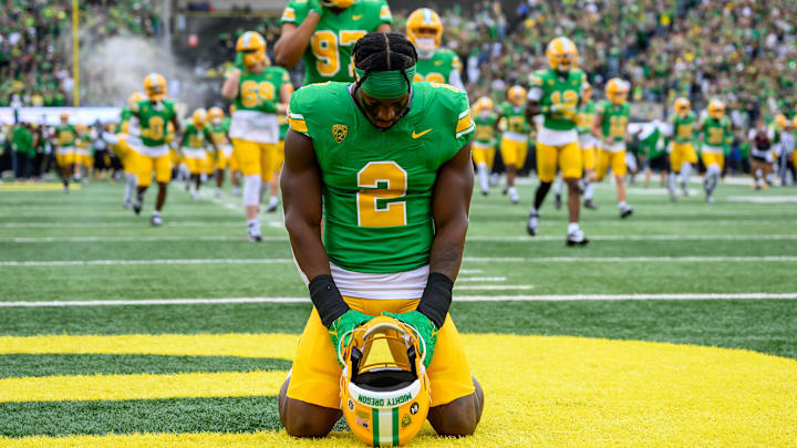 Oct 21, 2023; Eugene, Oregon, USA; Oregon Ducks linebacker Jeffrey Bassa (2) takes a moment in pregame against the Washington State Cougars at Autzen Stadium. Mandatory Credit: Craig Strobeck-Imagn Images Oct 21, 2023; Eugene, Oregon, USA; Oregon Ducks linebacker Jeffrey Bassa (2) takes a moment in pregame against the Washington State Cougars at Autzen Stadium. Mandatory Credit: Craig Strobeck-Imagn Images