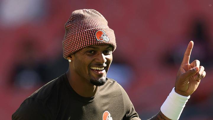 Cleveland Browns quarterback Deshaun Watson (4) warms up Cleveland Browns quarterback Deshaun Watson (4) warms up