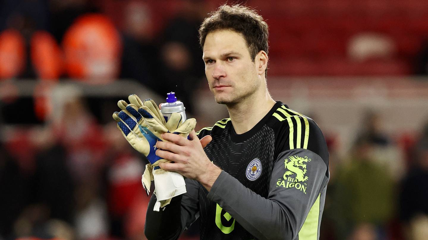 Leicester's Begovic shows why he'll keep place as Okoli goal shown