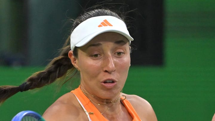 Jessica Pegula hits a shot