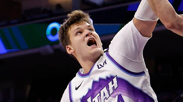 Oct 24, 2025; Sacramento, California, USA; Sacramento Kings center Domantas Sabonis (11) dunks the ball against Utah Jazz center Walker Kessler (24) during the second quarter at Golden 1 Center. Mandatory Credit: Kelley L Cox-Imagn Images