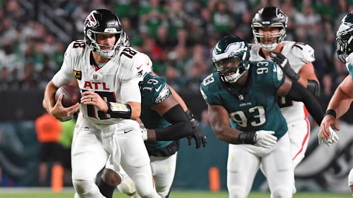 Sep 16, 2024; Philadelphia, Pennsylvania, USA; Atlanta Falcons quarterback Kirk Cousins (18) runs with football against the Philadelphia Eagles at Lincoln Financial Field.