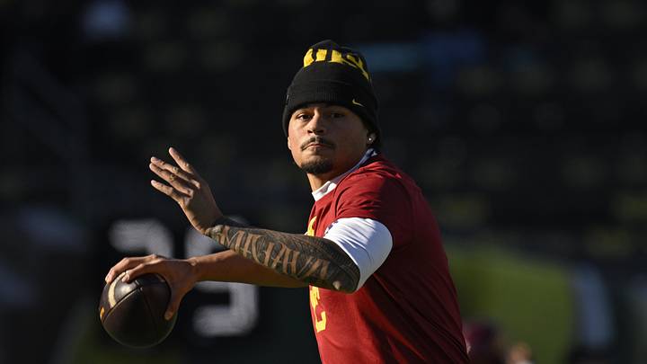 Nov 22, 2025; Eugene, Oregon, USA; Southern California Trojans quarterback Jayden Maiava (14) warms up before the game against the Oregon Ducks at Autzen Stadium. Mandatory Credit: Troy Wayrynen-Imagn Images Nov 22, 2025; Eugene, Oregon, USA; Southern California Trojans quarterback Jayden Maiava (14) warms up before the game against the Oregon Ducks at Autzen Stadium. Mandatory Credit: Troy Wayrynen-Imagn Images