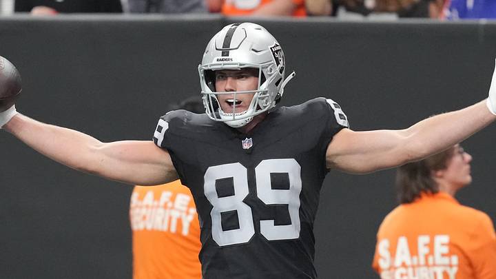 Las Vegas Raiders tight end Brock Bowers 