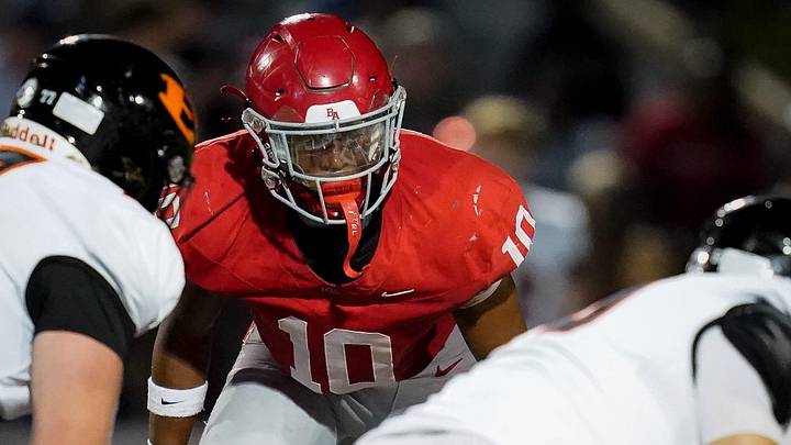 Brentwood Academy's Kenneth Simon (10) gets in position against Ensworth during the third quarter at Brentwood Academy in Brentwood, Tenn., Friday, Sept. 26, 2025.