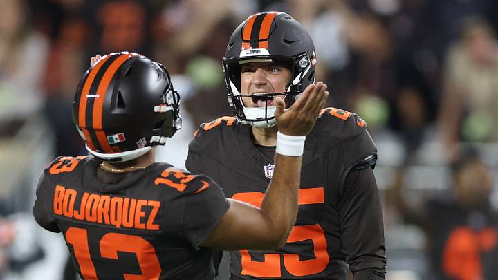 Cleveland Browns kicker Andre Szmyt