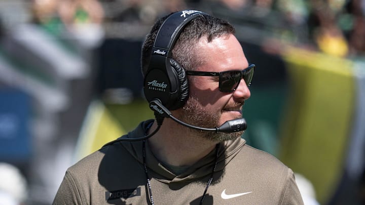 Oregon’s Jamari Johnson, center, scores for the Combat Ducks during the Oregon Spring Game at Autzen Stadium in Eugene April 25, 2026