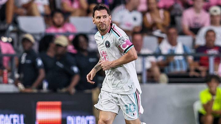 August 1, 2026, Miami, Florida, USA: LIONEL MESSI (10) of Inter Miami CF looks on during a MLS, Fussball Herren, USA game between Inter Miami CF and Columbus Crew August 1, 2026, Miami, Florida, USA: LIONEL MESSI (10) of Inter Miami CF looks on during a MLS, Fussball Herren, USA game between Inter Miami CF and Columbus Crew