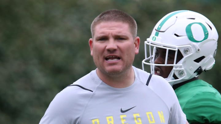 Oregon defensive coordinator Tosh Lupoi directs practice March 29, 2022.