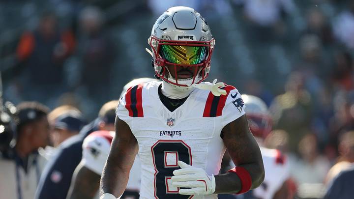 Nov 23, 2025; Cincinnati, Ohio, USA; New England Patriots wide receiver Stefon Diggs (8) warms up before a game against the Cincinnati Bengals at Paycor Stadium. Mandatory Credit: Joseph Maiorana-Imagn Images Nov 23, 2025; Cincinnati, Ohio, USA; New England Patriots wide receiver Stefon Diggs (8) warms up before a game against the Cincinnati Bengals at Paycor Stadium. Mandatory Credit: Joseph Maiorana-Imagn Images