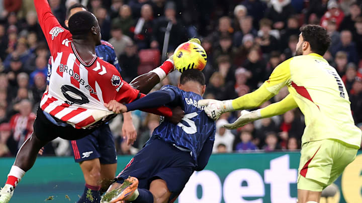 Gabriel (middle) and David Raya (right) could not deny Brian Brobbey (left).