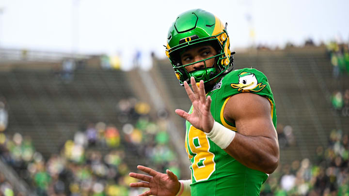 Oregon Ducks tight end Kenyon Sadiq 