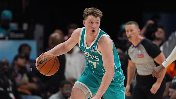 Apr 2, 2026; Charlotte, North Carolina, USA; Charlotte Hornets guard/forward Kon Knueppel (7) dribbles while guarded by Phoenix Suns guard Jalen Green (4) during the second half at Spectrum Center. Mandatory Credit: Jim Dedmon-Imagn Images
