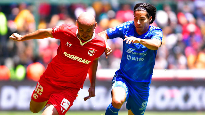 El paraguayo Carlos González de Toluca y Diego Laínez de Tigres durante la fase regular del Clausura 2023. El paraguayo Carlos González de Toluca y Diego Laínez de Tigres durante la fase regular del Clausura 2023.