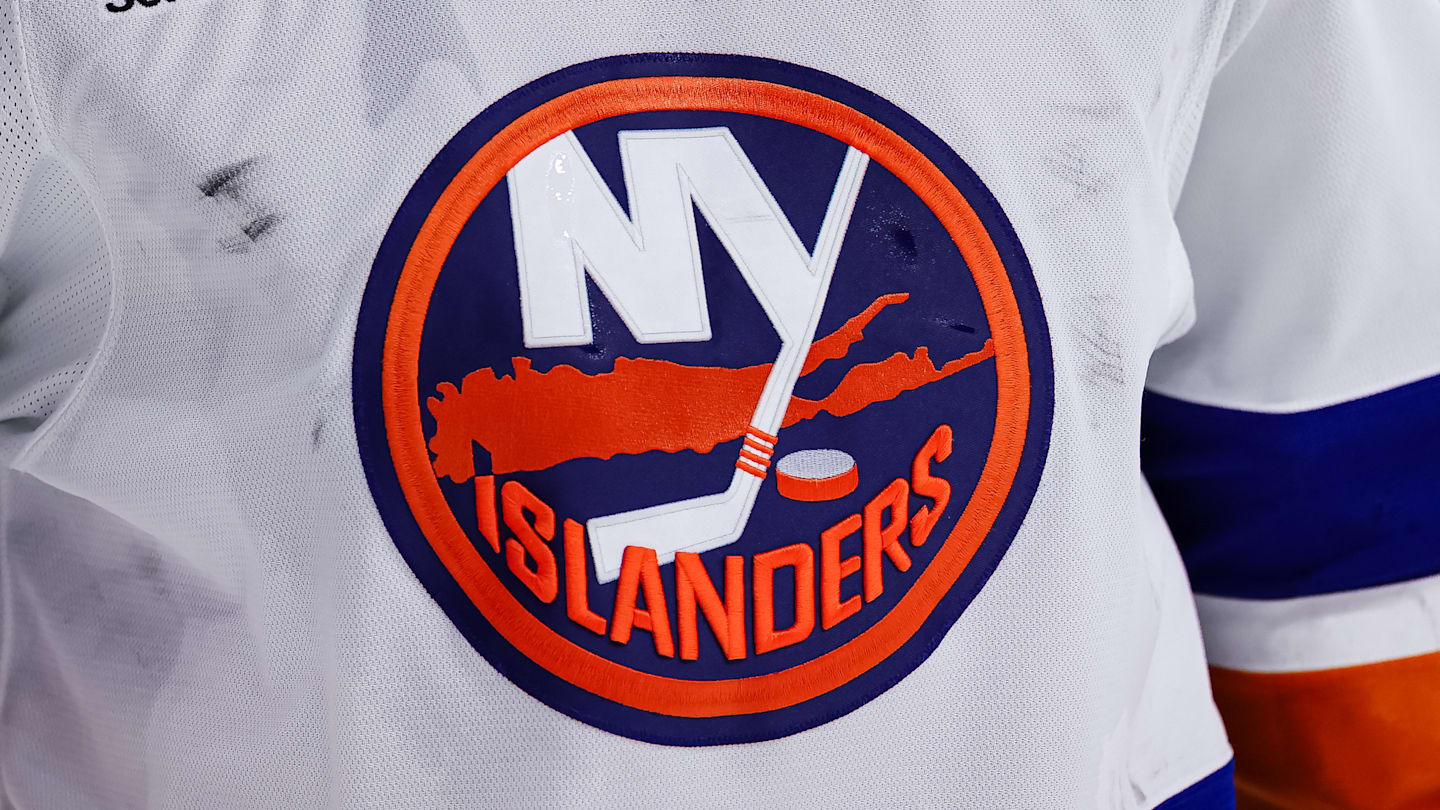 NY Islanders announce new jersey sponsor with a splash of green in company logo