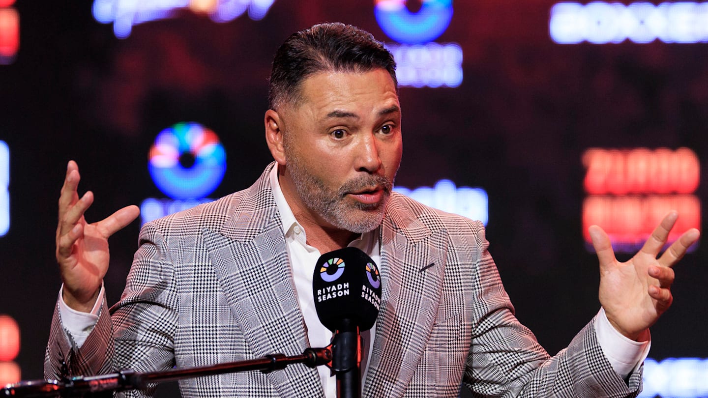Oscar De La Hoya Teases Boxing Return for Huge Rematch