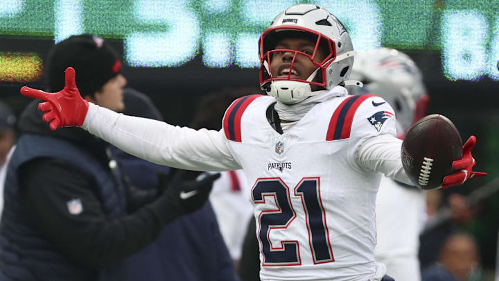 Dec 28, 2025; East Rutherford, New Jersey, USA; New England Patriots safety Jaylinn Hawkins (21) celebrates an interception against the New York Jets during the first quarter of the game at MetLife Stadium. Dec 28, 2025; East Rutherford, New Jersey, USA; New England Patriots safety Jaylinn Hawkins (21) celebrates an interception against the New York Jets during the first quarter of the game at MetLife Stadium.