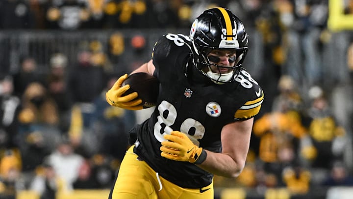 Jan 4, 2025; Pittsburgh, Pennsylvania, USA; Pittsburgh Steelers tight end Pat Freiermuth (88) runs the ball against Cincinnati Bengals cornerback Josh Newton (28) during the fourth quarter at Acrisure Stadium. Mandatory Credit: Barry Reeger-Imagn Images