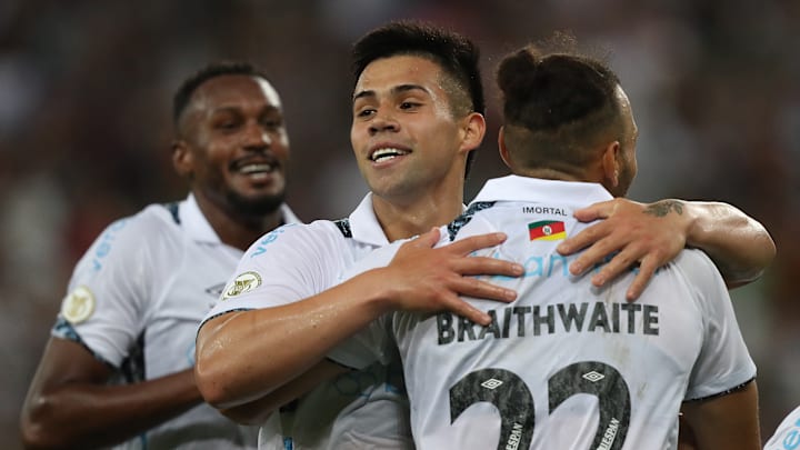 Aravena inicia ano como titular Aravena inicia ano como titular