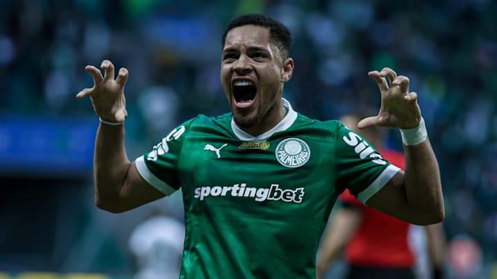 Vitor Roque foi o melhor em campo pelo Verdão Vitor Roque foi o melhor em campo pelo Verdão