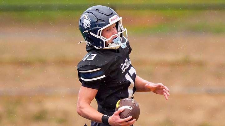 Kai Davis and Pleasant Hill will look to spoil Klamath Union's perfect season Friday night. Kai Davis and Pleasant Hill will look to spoil Klamath Union's perfect season Friday night.