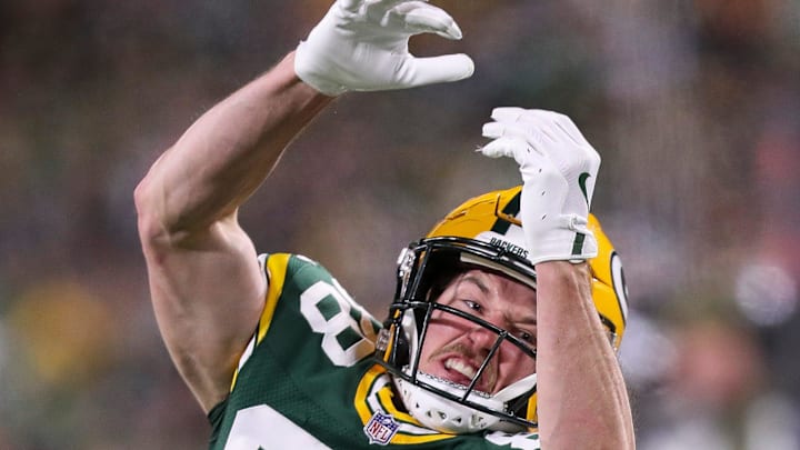 Green Bay Packers tight end Luke Musgrave (88) is unable to catch a pass against the Philadelphia Eagles.