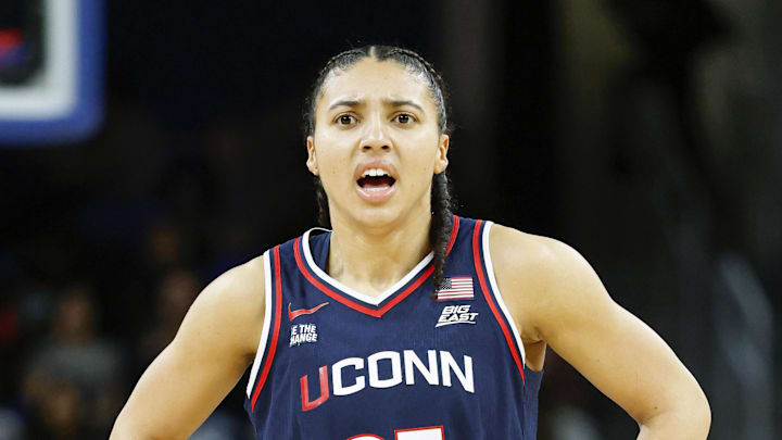 UConn Huskies guard Azzi Fudd