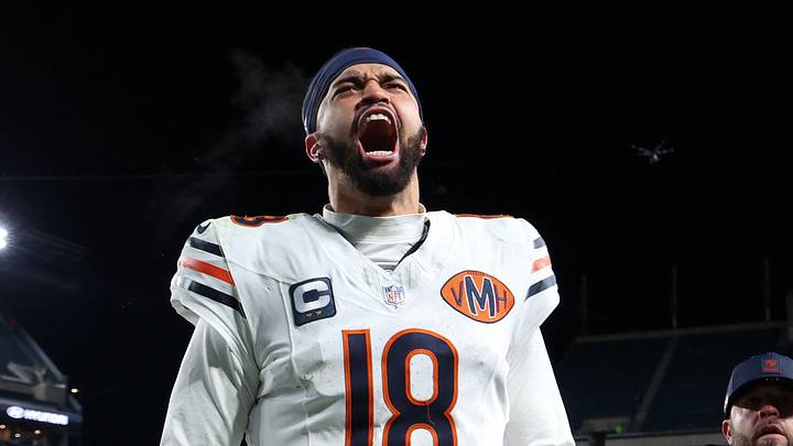 Chicago Bears quarterback Caleb Williams (18) celebrates 